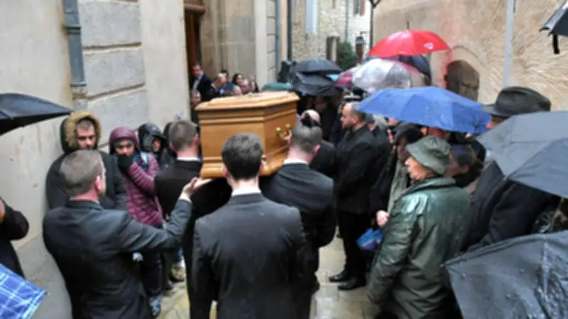 Dernier hommage à Alain Barbe : une foule immense malgré la pluie pour le maire des Matelles