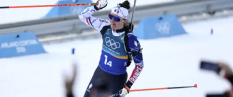 JO Milan 2026 : Julia Simon championne olympique de biathlon, Lou Jeanmonnot en argent