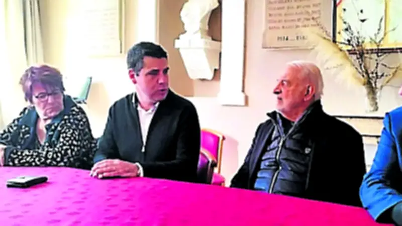 Kléber Mesquida découvre les traditions et le dynamisme de Vendémian