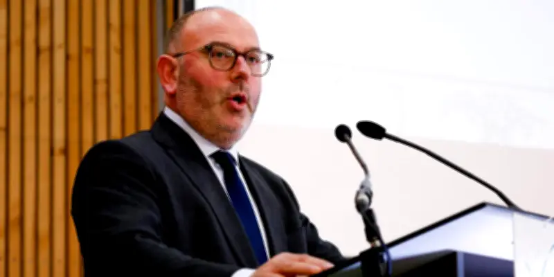 Le sénateur Duplomb instrumentalise un rapport de l'Inrae pour défendre sa loi sur les néonicotinoïdes