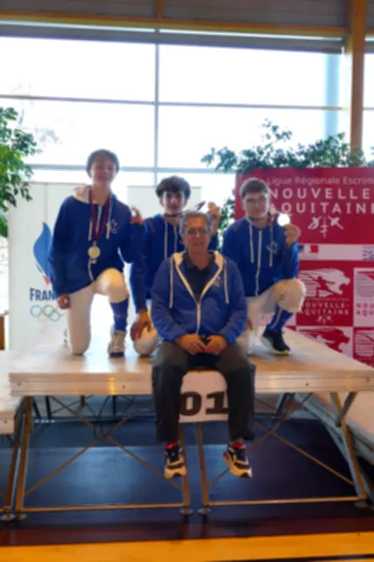 L'Escrime Pays Foyen triomphe aux championnats de Nouvelle-Aquitaine d'épée par équipe
