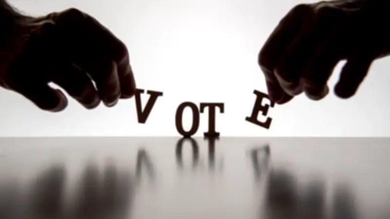 Municipales 2026 : rebondissement à Orange, anagramme et défiance des Français