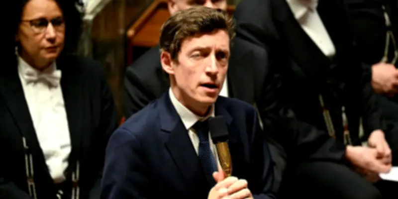 Suicide d'une enseignante : le ministre de l'Éducation annonce une réparation pour sa veuve