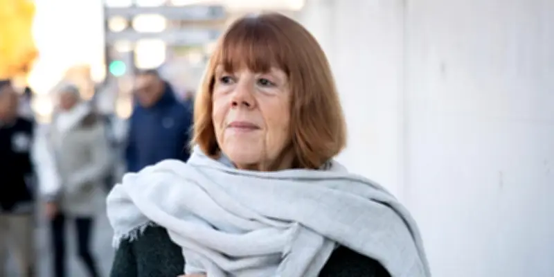 Un appel policier révèle un secret de couple : l'épouse pardonne après une affaire de voyeurisme