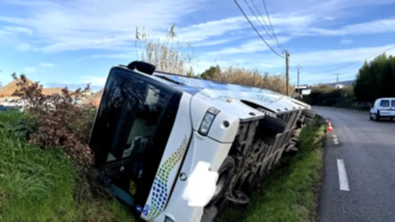 Un bus se renverse dans un fossé dans le Gard : aucun blessé, le véhicule était vide