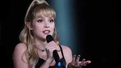 Angèle annonce son retour musical avec un single en duo avec Justice