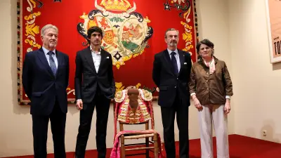 Castella offre son costume de lumières au musée de la Maestranza à Séville