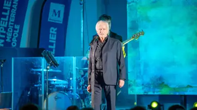 Dave, 81 ans, électrise Montpellier avec un concert mémorable à l'hôtel de ville