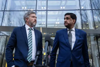 Dossiers Epstein : des élus américains menacent de révéler des noms caviardés