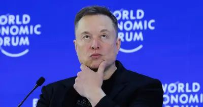 Elon Musk change de cap : une ville autonome sur la Lune d'ici 2036