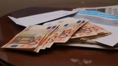 Ferrari flashée à 247 km/h : un contrôle routier démantèle un réseau familial de fraude de 1,8 million d'euros