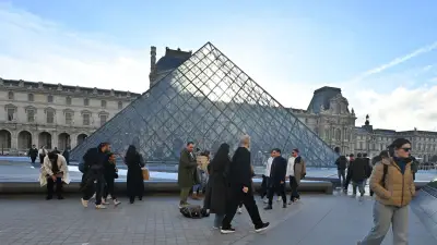Fraude massive au Louvre : des employés et guides impliqués dans une escroquerie à la billetterie