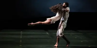 Le baiser volant du ballet 'Le Parc' de Preljocaj éblouit le Palais Garnier