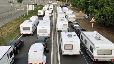 Le Sénat adopte un texte controversé pour durcir la lutte contre les installations illicites des gens du voyage