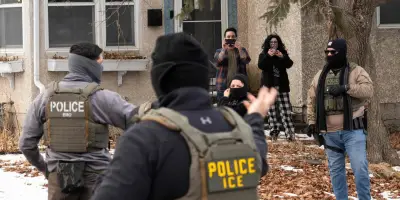 Minneapolis sous tension : les méthodes controversées de l'ICE dénoncées après des morts