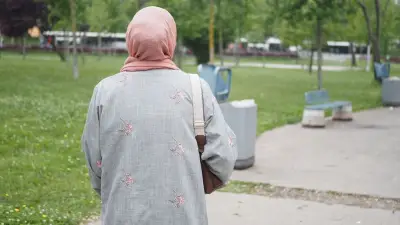 Municipales 2026 : une candidate voilée victime de haine en ligne porte plainte et persévère