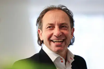 Philippe Candeloro en campagne pour les JO 2026, le sexisme l'accompagne