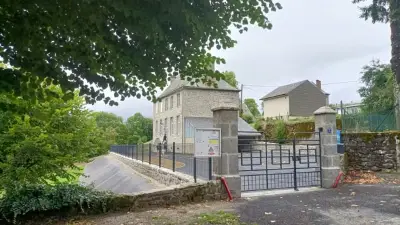 Suicide d'une directrice d'école dans le Cantal : le ministre promet une réparation financière