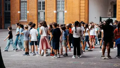 Vacances d'été raccourcies : enseignants et directions s'opposent au projet du ministre