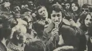 24 février 1975 : Michel Drucker submergé par la foule bordelaise pour RTL
