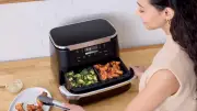 Amazon baisse radicalement le prix de l'airfryer Ninja FlexDrawer pour les repas du quotidien