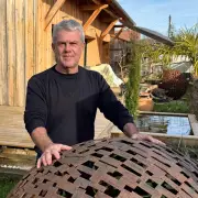 Arès : la statue vandalisée « Les Amoureux » bientôt réinstallée par son sculpteur