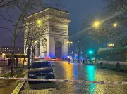 Attaque au couteau sous l'Arc de Triomphe : un homme grièvement blessé par les gendarmes