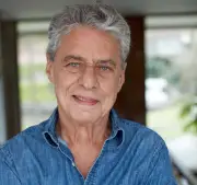 Chico Buarque publie 'Rome de Rio', un roman sur l'exil et la mémoire