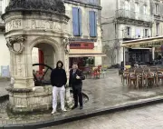 Deux artistes angériens créent un clip sur la dépression dans les rues de Saint-Jean-d'Angély