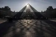 Escroquerie au Louvre : une personne incarcérée parmi neuf mises en examen