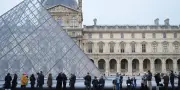 Fraude massive au Louvre : un réseau de billetterie démantelé, deux agents interpellés