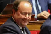 Hollande prépare 2027, le PS négocie avec Lecornu : les coulisses politiques révélées