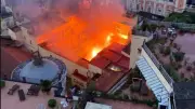 Incendie dévastateur au Théâtre Sannazaro de Naples, un monument historique réduit en cendres