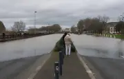 Inondations dans l'Ouest : la décrue s'amorce lentement, une digue menace à Angers