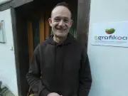 Jérôme May, graphiste écoconcepteur, prépare les municipales depuis Estérençuby