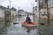 La Charente en crue majeure : un pic historique attendu à Saintes jeudi