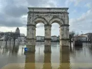 La Charente se stabilise à Saintes après une crue historique, la décrue attendue jeudi