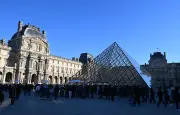Le Louvre frappé par un réseau de fraude à la billetterie, une dizaine d'interpellations