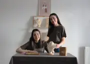 Les jumelles Haziza, créatrices béarnaises, voient leur collier porté au JT de TF1