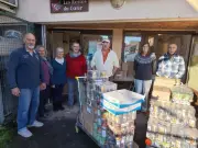 Les Restos du cœur d'Aire-sur-l'Adour reçoivent un don en nature issu d'un rassemblement de voitures de prestige