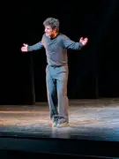 Lionel Cecilio présente « La Fleur au fusil » au Pays basque, écho à la révolution portugaise