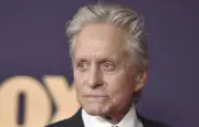 Michael Douglas publiera ses mémoires en 2026 : un récit « à vif et exhaustif »