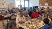Montbazin : Des aînés partagent la cantine scolaire avec les enfants de CP