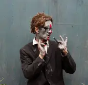 Olivier de Sagazan sculpte la glaise avec majesté dans une exposition captivante