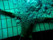 Piscines : une toxicité du chlore qui 'décape les cellules pulmonaires' des maîtres-nageurs