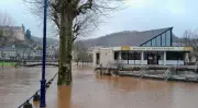 Périgord sous les eaux : routes coupées et crue historique de la Vézère en cours