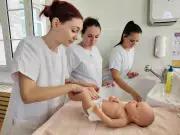 Rochefort lance sa première formation d'auxiliaire de puériculture avec la Croix-Rouge