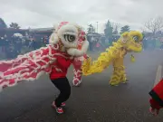 Sainte-Livrade-sur-Lot célèbre le Têt avec la danse du dragon traditionnelle