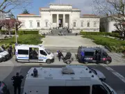 Saintes : 13 camions de CRS déployés devant le tribunal avant le verdict Delorme