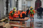 Saintes : le ministre Lefèvre annonce financement et comité pour résilience après inondations